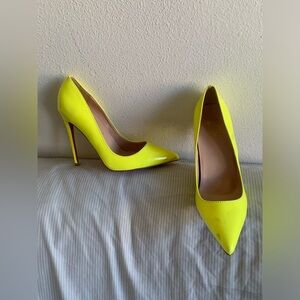 Christian Louboutin So Kate Patent Leather Neon Yellow Pumps Size EU 39 8.5